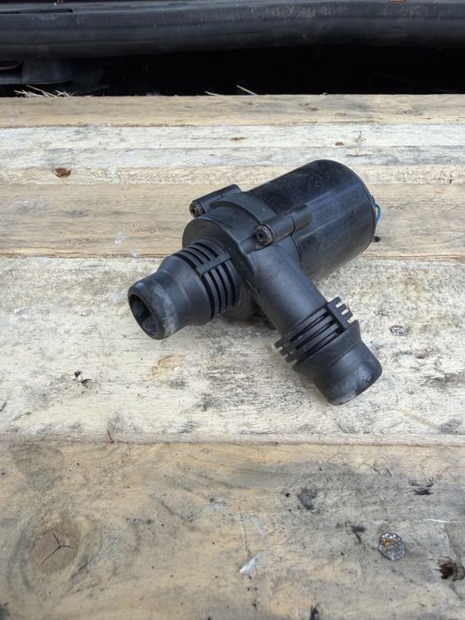 Допълнителна водна помпа парно за BMW E39 E46 E53 / Range Rover L322 – 6904541 / 7.02078.13