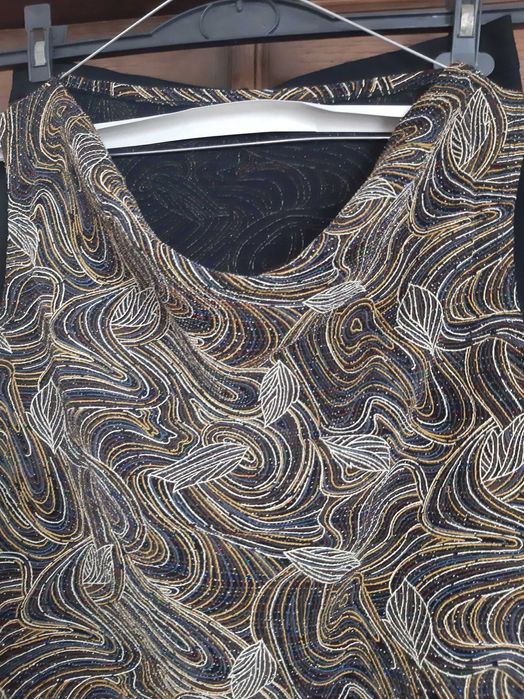 Разкошен СЕТ-Красива БЛУЗА с Бляскави релефни Фигури+ПАНТАЛОН Елегант!