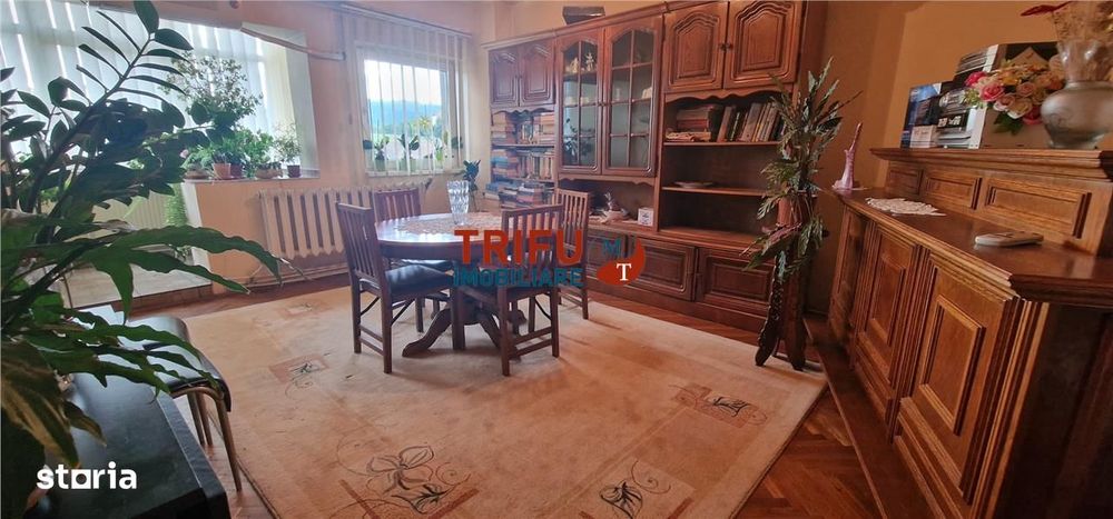 Apartament 4 camere de vanzare zona Centru — fotografia 1