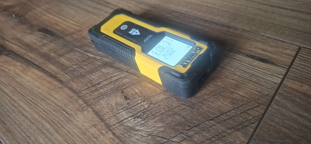Telemetru cu laser DeWalt NOU