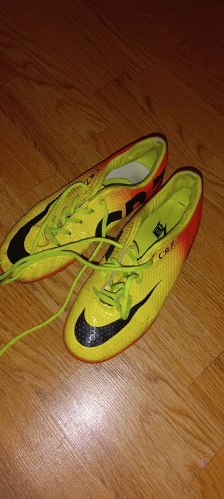 Продам футбол обувь
