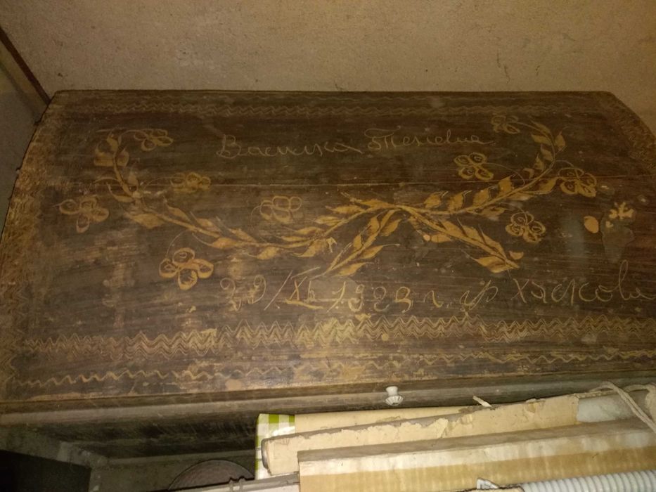 Старинни ризи черги скринове