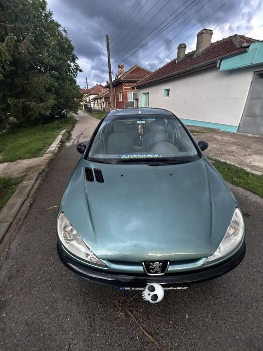 Продавам Peugeot 206 Hatchback