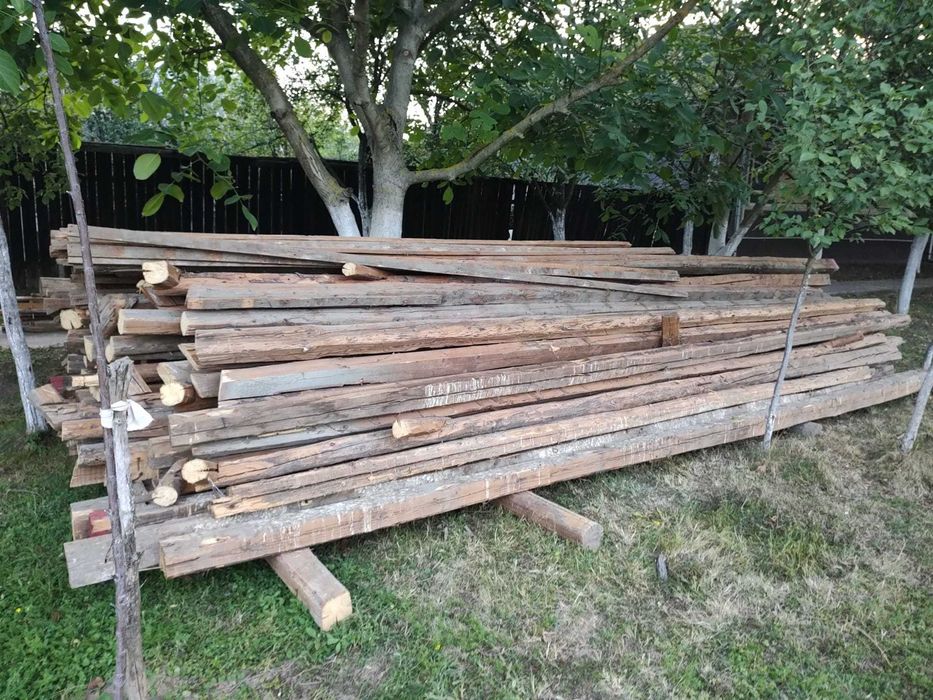 Vând lemn de construcție   (coarne și grinzi) utilizat.