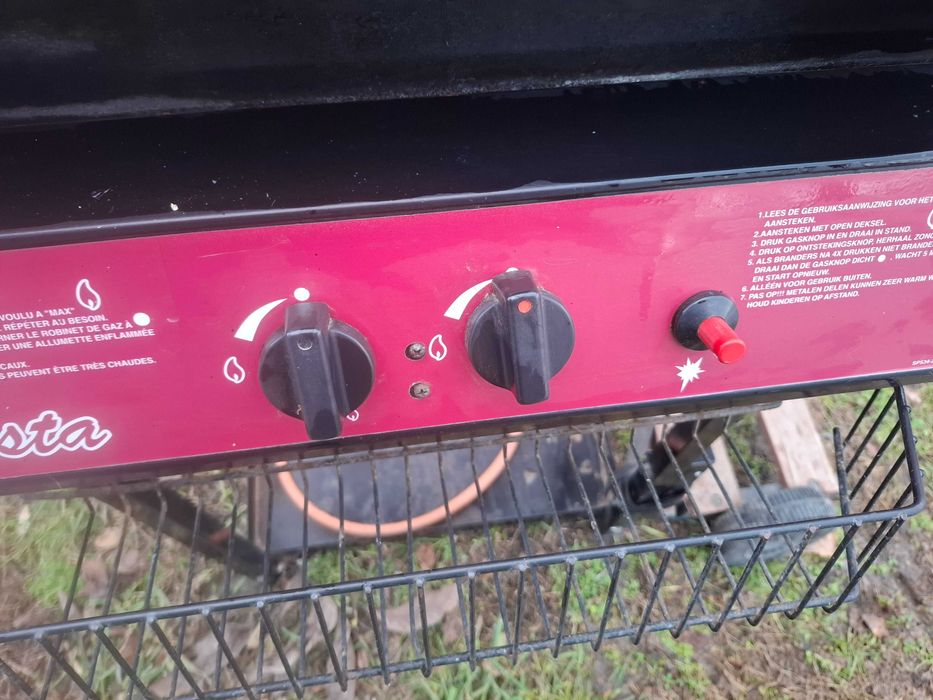 Газово барбекю с мощен котлон (2 кръга на горене) – Отлично състояние!