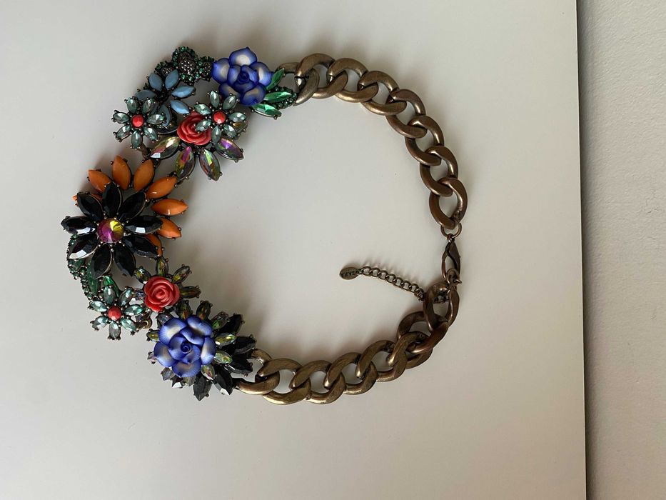 Colier pietre colorate si albe