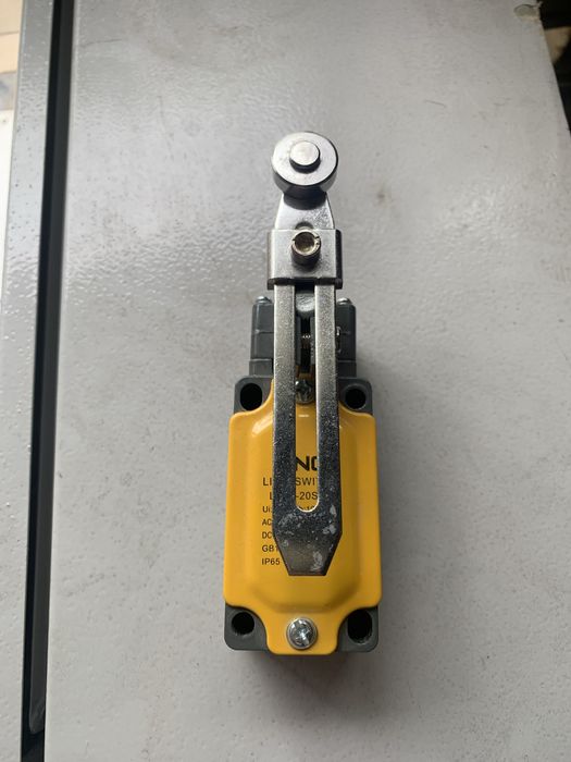 Концевик.  устройство, подающее управляющие сигналы при перемещении