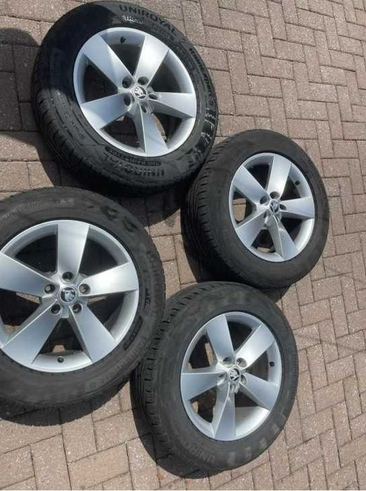 Oригинални джанти на Шкода с гуми 215/65/17 Uniroyal