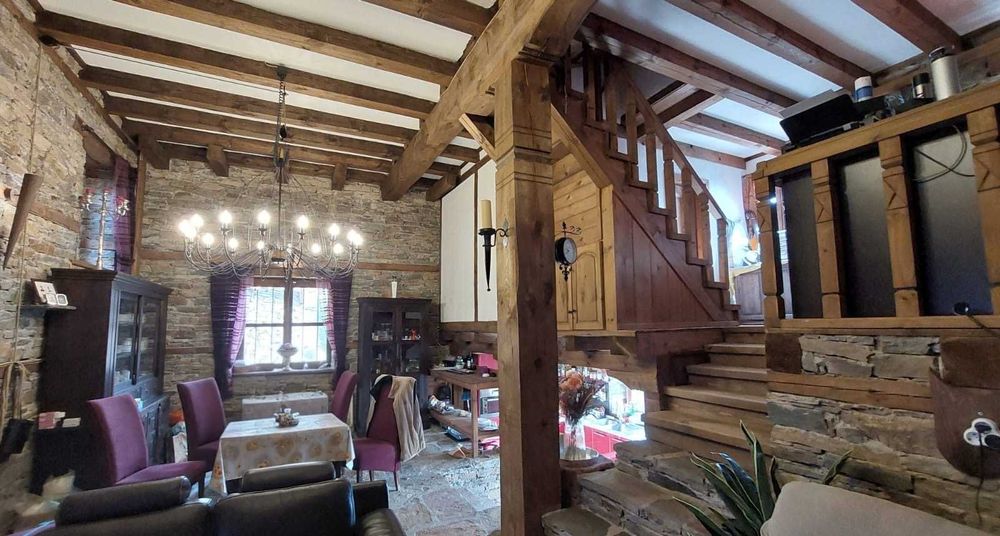 Продава се КЪЩА в с.Лещен