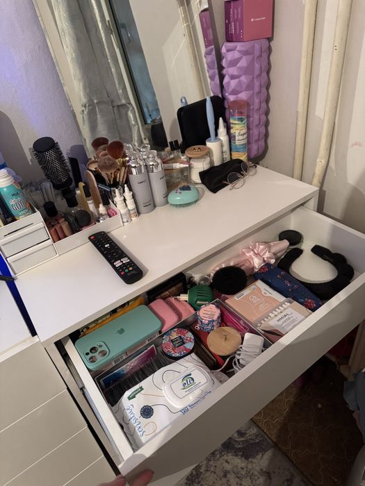 Продам туалетный столик