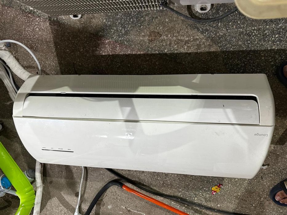 Продам кондиционер за  50000тг Electrolux марка
