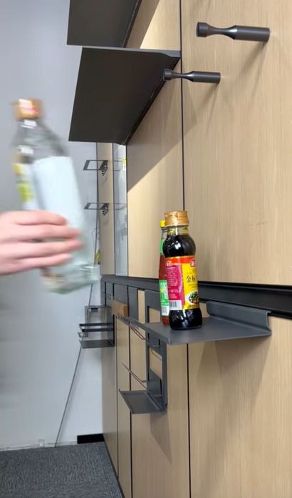 Skrytiy polka, stellaj, vitrina va garderob veshalkalari yasab beramiz