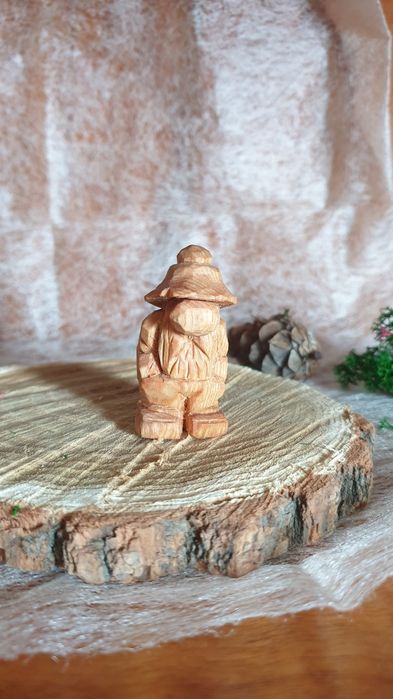 Sculpturi de lemn figurine diverse pitici lemn lucrate manual. Cadou