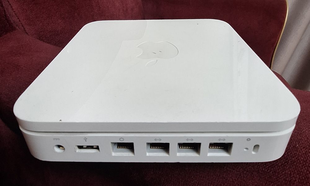 Wi-Fi роутер Apple AirPort Extreme