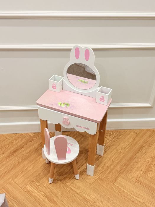 Туалетный столик для девочки
