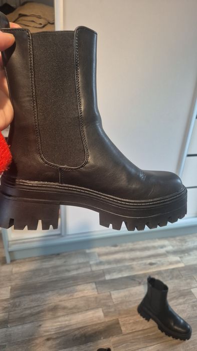 Ghete de piele noi