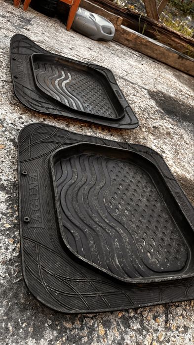 Продам коврики в авто универсальные