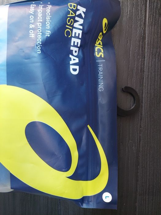 Наколенки  Asics Basic