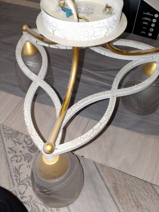 Люстра с 3 лампочками