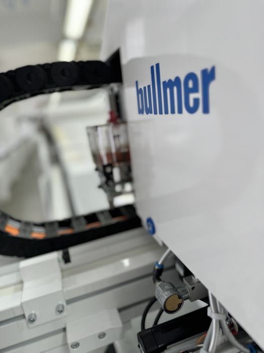 Кроялен робот комплект с накатаваща количка и маса Bullmer E80