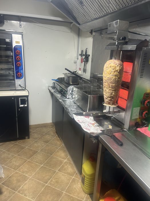 OFERTA Vand rulota fast food complet utilata.