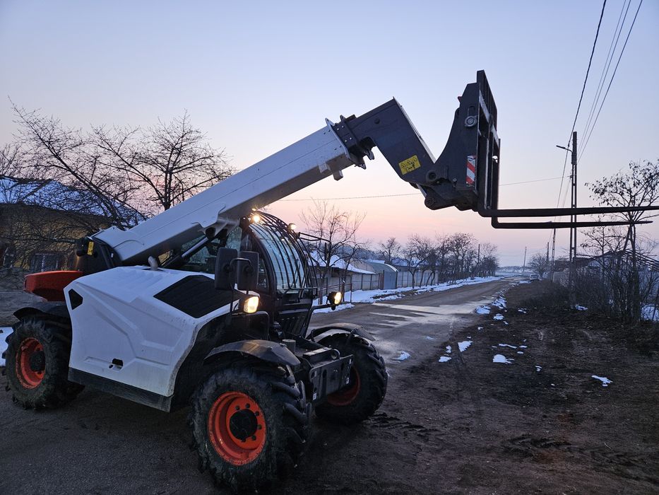 Execut lucrări cu buldoexcavator, miniîncarcator, miniexcavator