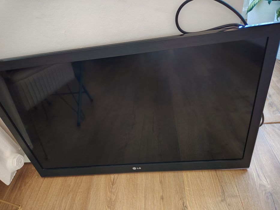 Se vinde Televizor LG