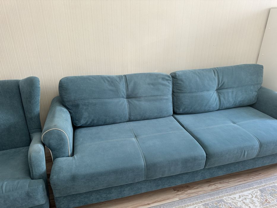 Диван с кресломен