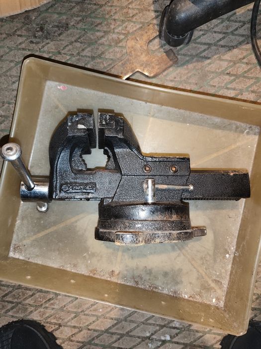 Продам хорошие тиски