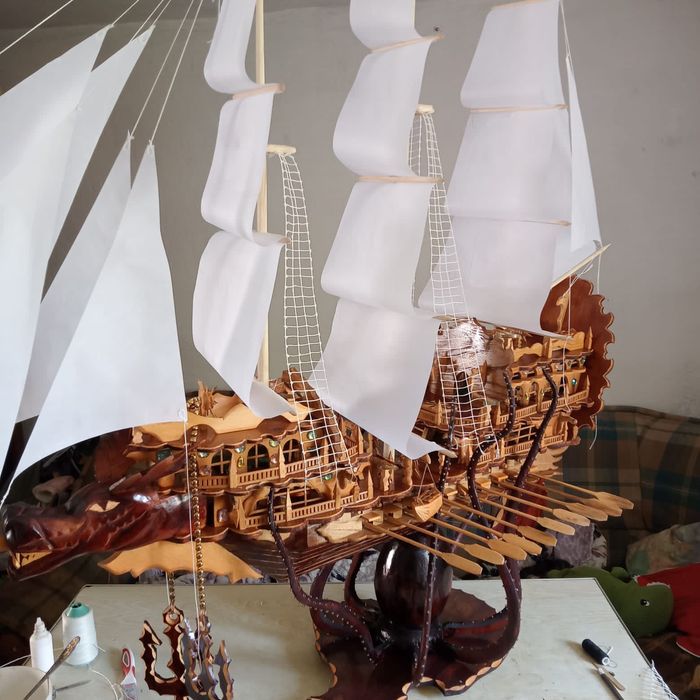 Продам корабль сувенирный