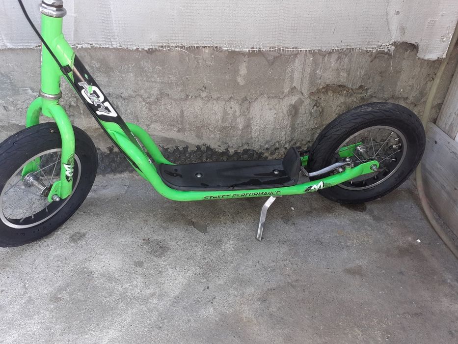 Vând trotineta marca Pukii