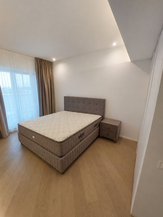 Vând pat 180*200+Saltea și 2 noptiere
