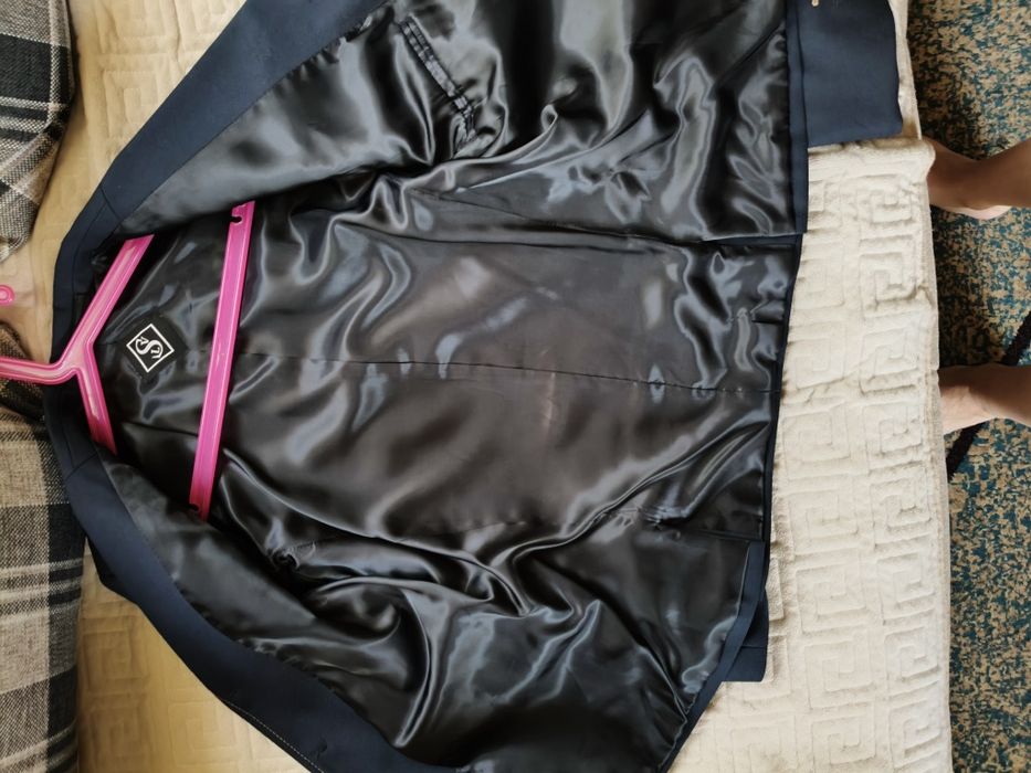 Продам школьный костюм