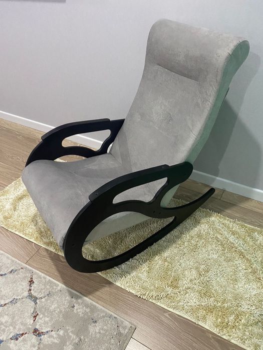 Кресло-качалка в сером цвете