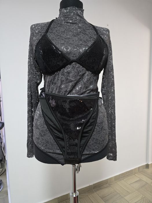 Costum de baie  luxury cu paiete negre