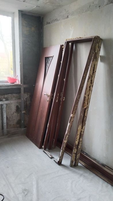 Двери межкомнатные б/у