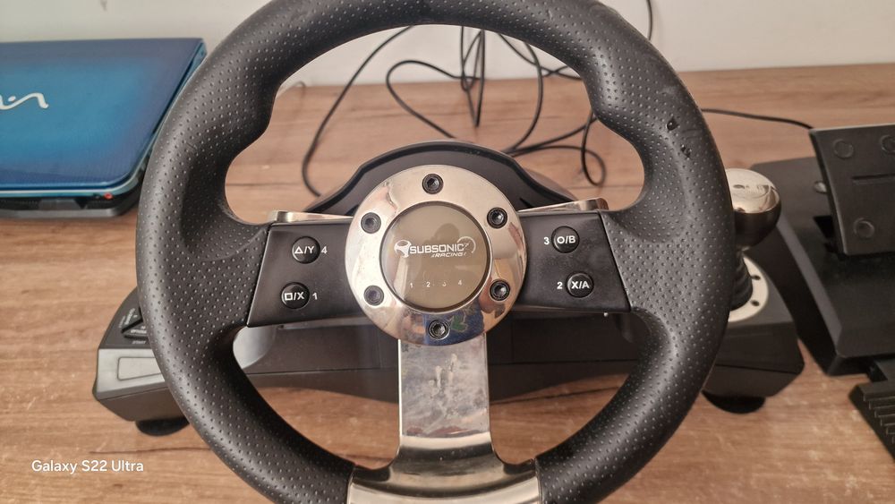 Volan gaming Drive Pro Sport pentru Ps4/Xbox One/Ps3/PC + pedale
-Roti