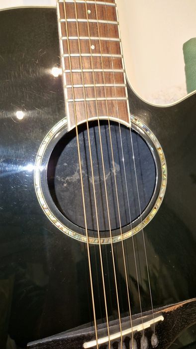 Ovation Celebrity Deluxe CC257 – Black Gloss – Made in Korea (+ Hardcase inclus)