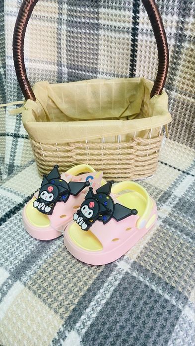 Продаётся детская обувь на мальчиков и на девочек. Отличного качества.