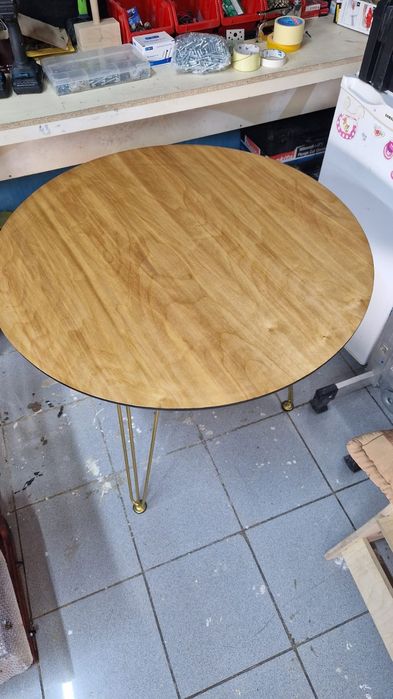 Продам стол круглый из дерева