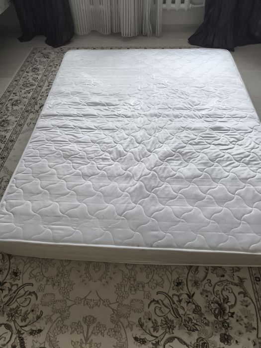 Отдам даром. Матрас.