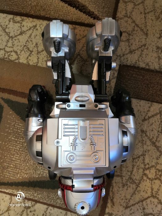 Robot cu telecomanda