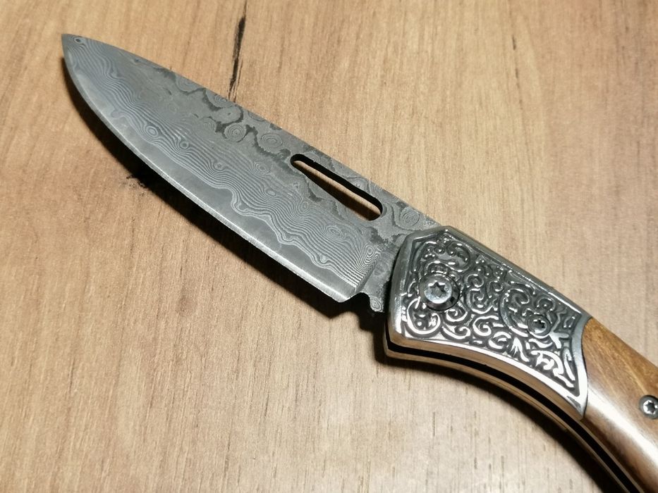 Нож от дамаска стомана