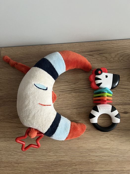 Музикални и дрънкащи бебешки играчки