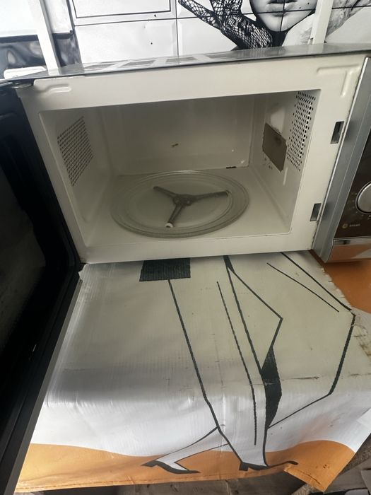 Продам микроволновкю печь