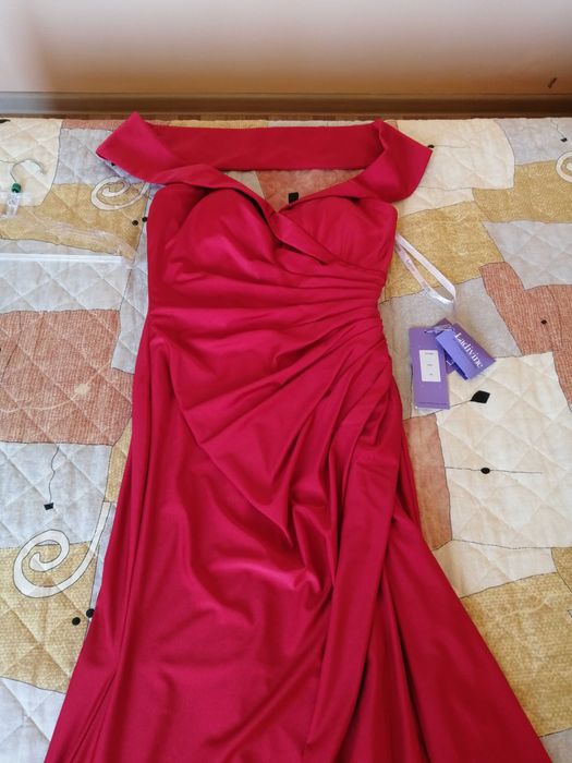 Червен дамски официален тоалет