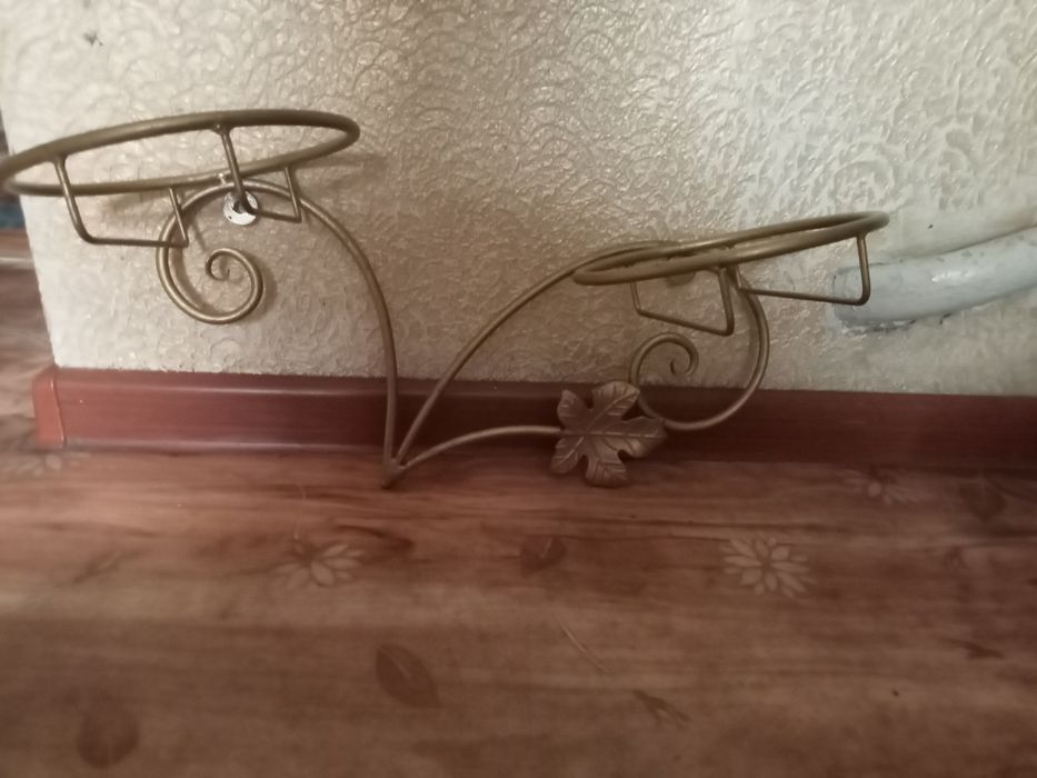 Цветочник навесной