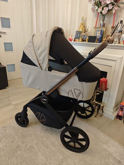 Carucior 2 in 1 stare IMPECABILA(landou+unitate sport) Gama Luxury Gold model  2026 ultra usor avand cel mai nou sistem de pliere.Se face ghiozdan