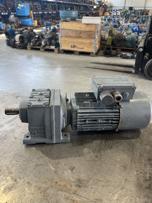 Мотор-редуктор SEW 0.55 kW 22 RPM