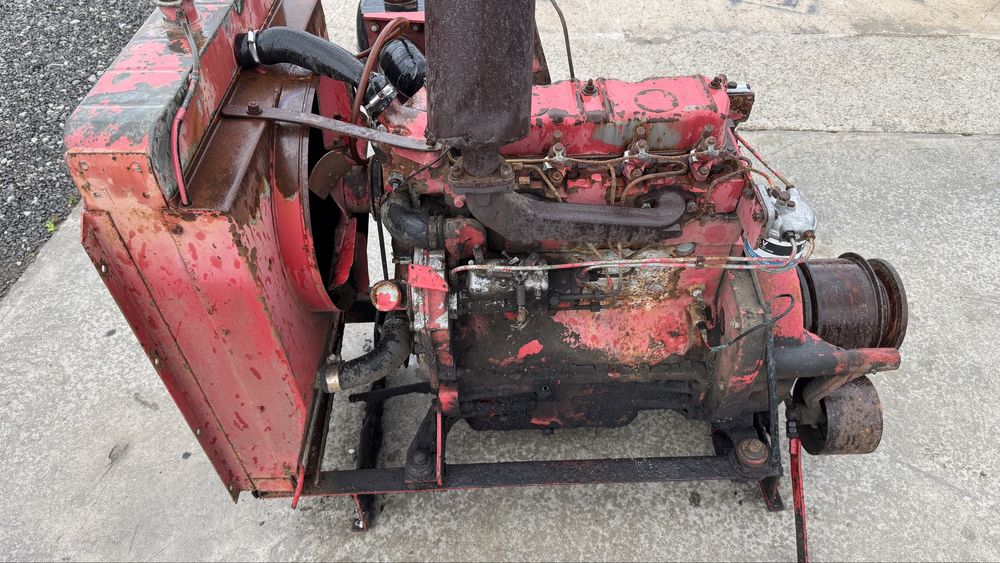 Motor perkins in 4 pistoane